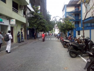 ތޫނު އެއްޗެހި ބޭނުންކޮށްގެން ދިން ޙަމަލާތާކަށް ފަހު ސްކޫލްތަކުގައި ފުލުހުން ފޯރިމަރަނީ