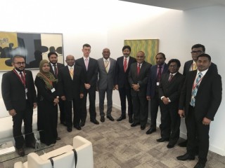 ޑޯރިސް އާއި ރާއްޖޭގެ އިދިކޮޅު ސިޔާސީ ޕާޓީތަކާއި އެކު ބައްދަލުވުމުގެ ތެރެއިން 