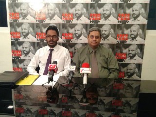 ފާރިސްގެ ޤާނޫނީ ވަކީލުން ޕްރެސް ދެއްވަނީ