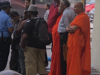 އޮރިއެންޓަލިސްޓުން ޙަދީޘާ ގުޅޭގޮތުން ދައްކަނީ ބުހުތާނު ވާހަކައެވެ.