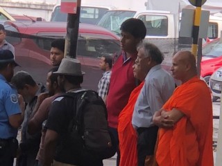 ދިވެހިންގެ ބަޔަކާއި ހާމުދުރުންނާ ޖެހުނު މައްސަލައާ ގުޅުން ފުލުހަކު އެ މީހުންނާ ވާހަކަ ދައްކަނީ 