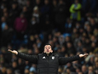 އެވަޓަންގެ ސަބަބުން ކަމަށް ބުނެ ވަޓްފޯޑްގެ ކޯޗު މަގާމުން ވަކިކޮށްފި