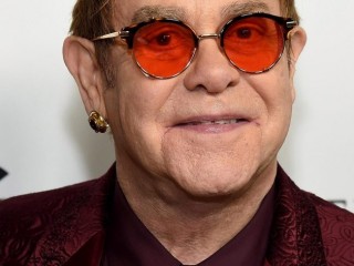 މަޝްހޫރު ލަވަކިޔުންތެރިޔާ އެލްޓަން ޖޯން ބާއްވާ އެންމެ ފަހު ޓުއަރ އިއުލާނުކޮށްފި 