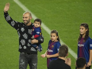 އަށް އަހަރަށްފަހު މަޝަރާނޯ، ބާސެލޯނާގެ ސަޕޯޓަރުންނަށް އަލްވަދާއު ކިޔައިފި