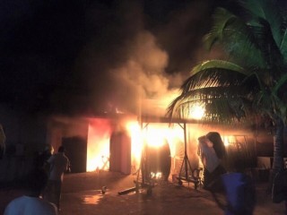 ގދ. ތިނަދޫ އިންޖީނުގޭގައި އަލިފާން ރޯވި ހާދިސާގެ ފޮޓޯއެއް 