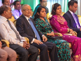 ޔުމްނާ ހުންނެވީ އާއިލާ މިނިވަންވާނެ ދުވަހެއްގެ އިންތިޒާރުގައި، ދުންޔާ ހުންނެވީ ވޯލްޑް ކަޕްގެ އިންތިޒާރުގައި!