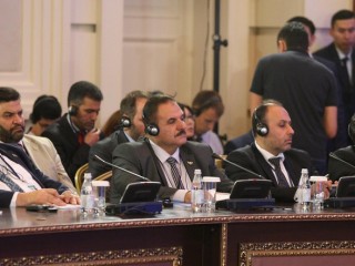 ކަޒަކްސްތާނުގެ އަސްތާނާގައި މިދިޔަ އަހަރުގެ ޖުލައި މަހު ބޭއްވި ސީރިއާގެ ސުލްހައިގެ ބައްދަލުވުމެއްގައި އެގައުމުގެ އިދިކޮޅު ފަރާތްތަކުގެ ވަފްދުގެ މެމްބަރުން ބައިވެރިވަނީ