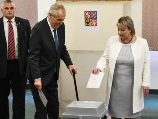 ޗެކް ރިޕަބްލިކްގެ މިހާރުގެ ރައީސް ދެވަނަ ދައުރަކަށް އިންތިޚާބުވެއްޖެ