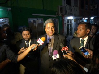 ފާރިސްގެ ވަކީލުންގެ ޓީމުން ނޫސްވެރިންނަށް މައުލޫމާތު ދެއްވަނީ