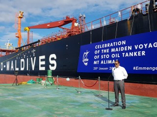 އެސްޓީއޯއަށް އަލަށް ގެނައި ތެޔޮ ޓޭންކަރު އިފްތިތާހުކުރުމަށް އިއްޔެ ބޭއްވި ރަސްމިއްޔާތުގައި އެ ކުންފުނީގެ މެނޭޖިން ޑިރެކްޓަރު ޝަހީރު ވާހަކަ ދައްކަވަނީ