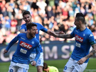 ނަޕޯލީގެ ކުޅުންތެރިން ލަނޑު ޖެހުމަށްފަހު އުފާ ފާޅުކުރަނީ 