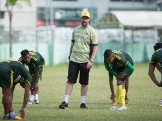 ސައިފް ސްޕޯޓިން ކްލަބްގެ ކޯޗު ރަޔަން ނޯތުމޯ އެ ޓީމުގެ ފަރިތަކުރުންތަކުގައި 