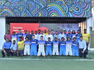 އުރީދޫގެ ސީއީއޯ އަދި ނިއުގެ ކުޅުންތެރިން ފޮޓޯއަކަށް ހުއްޓިލައިގެން 