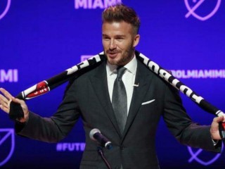 ޑޭވިޑް ބެކަމް