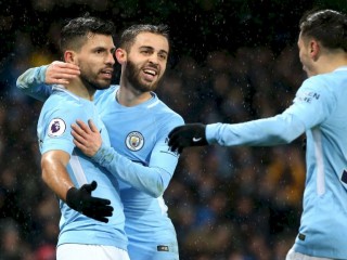 އަގުއޭރޯ ލަނޑު ޖެހުމަށް ފަހު ބަނާޑޯ ސިލްވާއާ އެކު އުފާ ފާޅުކުރަނީ 