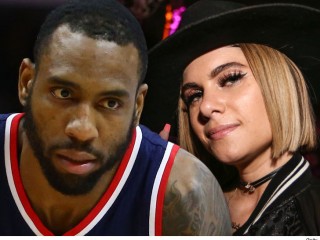 ކާރު އެކްސިޑެންޓެއްގައި މަޝްހޫރު ބާސްކެޓް ކުޅުންތެރިޔާ ރަސުއަލް އާއި އަންހެނުން ލިއާ މަރުވެއްޖެ