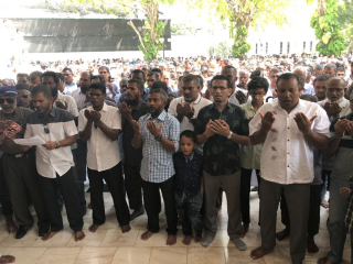 އިސްލާމީ މަރުކަޒުގައި ކުރިއަށް ގެންދިޔަ ދުއާ ކުރުމުގައި އިދިކޮޅު ބައެއް ސަޕޯޓަރުން