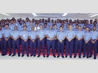 އިސް އޮފިސަރުންނާއެކު އާންމުކުރި ފޮޓޯ