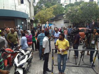 ސުޕްރީމް ކޯޓު ކައިރިއަށް އިދިކޮޅު ފަރާތްތަކުން އެއްވެފައި