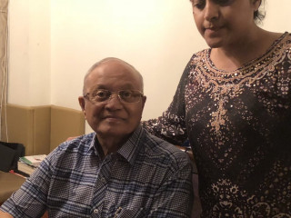 ދުންޔާ މައުމޫން ބައްޕާފުޅު މައުމޫންގެ އަރިހުގައި