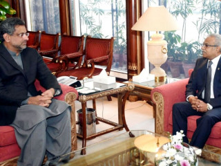 Minister Asim (R) reportedly met with Prime Minister Shahid Khaqan Abbasi