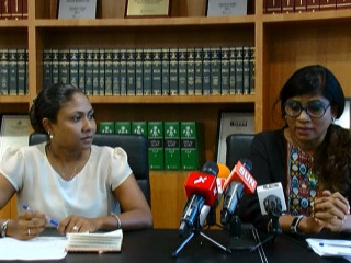 އުއްތަމަ ފަނޑިޔާރު އަބްދުﷲ ސައީދުގެ ގާނޫނީ ޓީމުގެ ފަރާތުން ބޭއްވި ނޫސްވެރިންގެ ބައްދަލުވުމުގައި ހިސާން އާއި މާރިޔާ މައުލޫމާތު ދެއްވަނީ: ފޮޓޯ-ރާއްޖެއެމްވީ