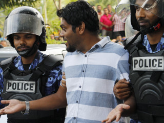 އެމްޑީޕީ ޤައުމީ މަޖިލީހުގެ މެމްބަރު ހުސެއިން އަމްރު ހައްޔަރުކޮށްގެން ގެންދަނީ - އޭނާވެސް ހައްޔަރުކޮށްފައިވަނީ ކުއްލި ނުރައްކަލުގެ ހާލަތުގެ ދަށުން