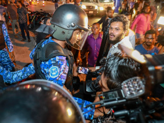 ނޫސްވެރިންނަށް ފުލުހުން ކުރި އަނިޔާ ހަރުކަށި އިބާރާތުން ކުށްވެރިކުރަން: ރައީސް ނަޝީދު