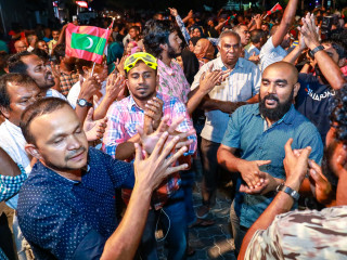އަނެއްކާވެސް އިދިކޮޅަށް އީދެއް، މިފަހަރު ރޯދައިގެ ކުރިން!