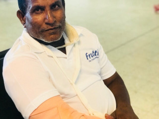 އެއްވުމުގައި ބައިވެރިވި މީހުންގެތެރެއިން އަތް ބިންދައިގެން ދިޔަ މީހާ