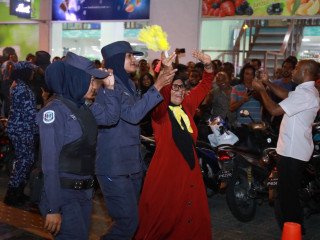 ފުލުހުންގެ ބެލުމުގެ ދަށަށް ނައިމާއްތަ ގެންދަނީ