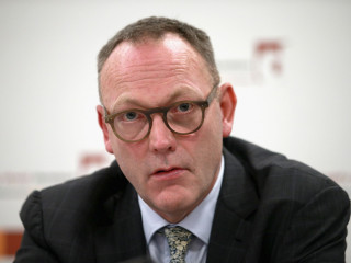 ގުޅިފައިވާ ސިޔާސީ ޕާޓީތަކުގެ ލީގަލް އެޑްވައިޒަރަކަށް ބެން އެމާސަން ހަމަޖައްސައިފި