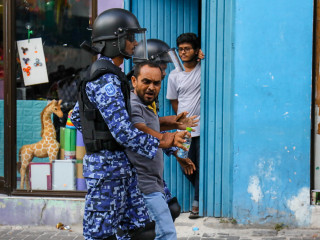 ހަތިޔާރެއް ނެތް އާއްމުންނާ ދެކޮޅަށް ހާލަތާ ނުބައްދަލު ބާރުގެ ބޭނުން