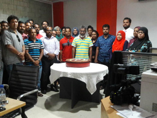 ކިނބިދޫ ރައްޔިތުން ރާއްޖެޓީވީއަށް އޮތް ލޯބި ދައްކާލީ ދިވެހި މަލާފަތެއްގައި ގެނައި ބޮނޑިބަތުން