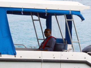 ކުރީގެ ކޮމިޝަނަރ އޮފް ޕޮލިސް އަހުމަދު އަރީފް ދޫނިދޫއަށް ގެންދިއުމަށް ލޯންޗުގައި