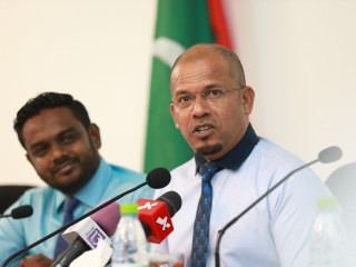 އިލެކްޝަންސް ކޮމިޝަންގެ ރައީސް ޝަރީފާއި އެ ކޮމިޝަންގެ މެމްބަރު އަކްރަމް