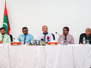ޝަރީފް \'އުޑުގަ ޖެހިފަ، ބިމުގަ ޖެހުނަސް\' މެމްބަރުންގެ ގޮނޑި ގެއްލުނު ކަމަށްވާނެތަ!