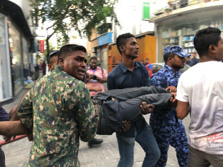 Expat victim of Tuesday\'s fire in Male\' City being taken to hospital