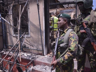 ނުރައްކަލުގައި 140 ދިވެހިން: ކެންޑީގެ މިސްކިތްތައް ރޯކުރިތަން ދިވެހިންނަށް ފެނުނު!