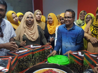 އއ. ރަސްދޫ ރައްޔިތުން ރާއްޖެޓީވީގެ މުވައްޒަފުންނަށް ހިތްވަރުދިނީ އަމަލާ ބަހުން !