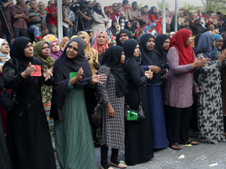 ގިނަ މީހުންނާއެކު ބޭއްވި އެއްވުން ފުލުހުންނަށް ހުއްޓުވައެއް ނުލެވުނު