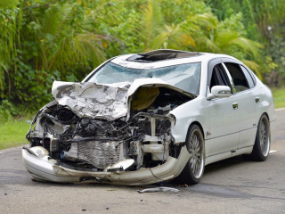 ހޮނިހިރު ދުވަހުގެރޭ ހިނގި އެކްސިޑެންޓްވި ކާރު