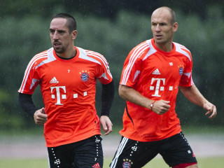 ވަރަށް އަވަހަށް އާ ކޮންޓްރެކްޓްގައި ރޮބެން އަދި ރިބެރީ ސޮއިކުރަނީ