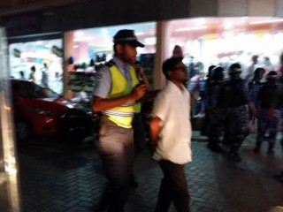 ރާއްޖެޓީވީގެ ނޫސްވެރިޔާ މުހައްމަދު ފަޒީން ހައްޔަރުކޮށްގެން ގެންދަނީ