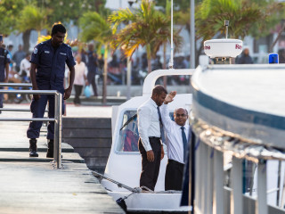 ޝަރީއަތަށްފަހު އުއްތަމަފަނޑިޔާރު ފުލުހުންގެ އުޅަނދަކަށް އަރުވައިގެން ދޫނިދޫއަށް ގެންދަނީ