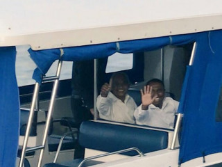 މުއްދަތު މަޖިލީހަށްފަހު އާޒިމް އާއި އިބޫ ދޫނިދޫއަށް ގެންދިޔުމަށް ފުލުހުންގެ ލޯންޗަށް އަރުވާފައި