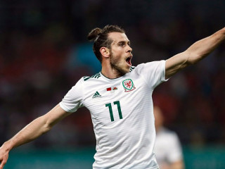 ޗައިނާ ކަޕްގެ ސެމީ ފައިނަލްގައި ޗައިނާ ކޮޅަށް ހެޓްރިކް ހެދުމަށް ފަހު ވޭލްސްގެ ވިންގަރ ގެރެތު ބޭލް އުފާ ފާޅުކުރަނީ