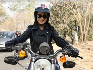 މަދޫރީ ޑިކްސިޓް