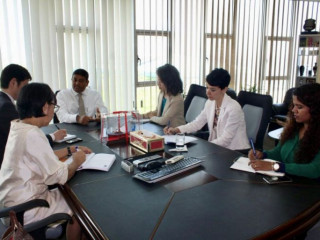 މިނިސްޓަރ ޝައިނީ އދ ގެ ވަފުދާއި ބައްދަލުކުރައްވަނީ