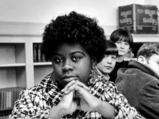 ސްކޫލްތަކުގެ ނަސްލީ ތަފާތުކުރުން ނައްތާލި ލިންޑާ އުމުރުން 75 އަހަރުގައި މަރުވެއްޖެ